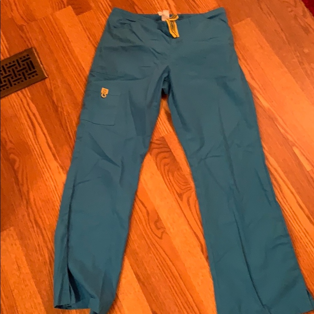 Scrub set